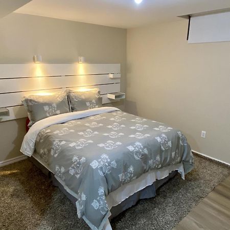 Affordable Room With Free Parking In Newmarket On Esterno foto