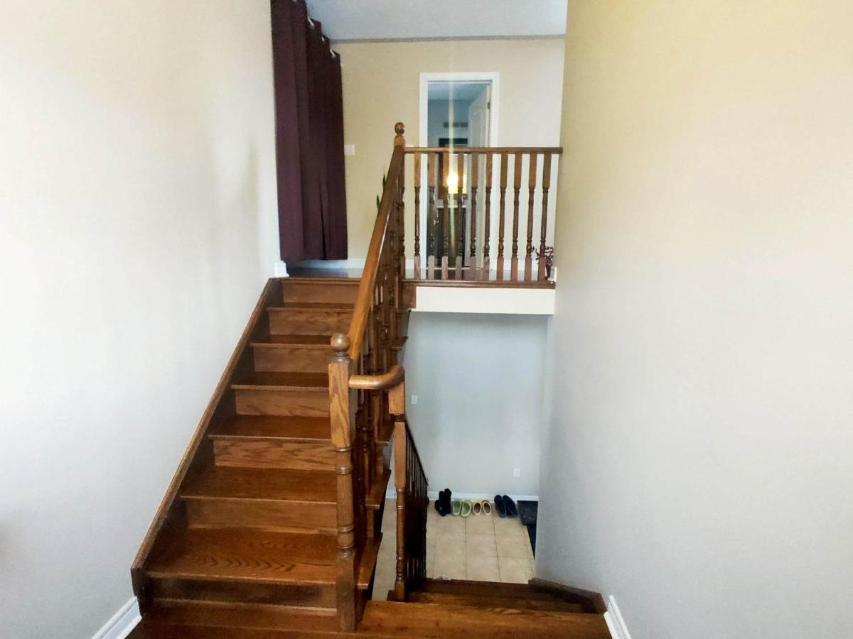 Affordable Room With Free Parking In Newmarket On Esterno foto