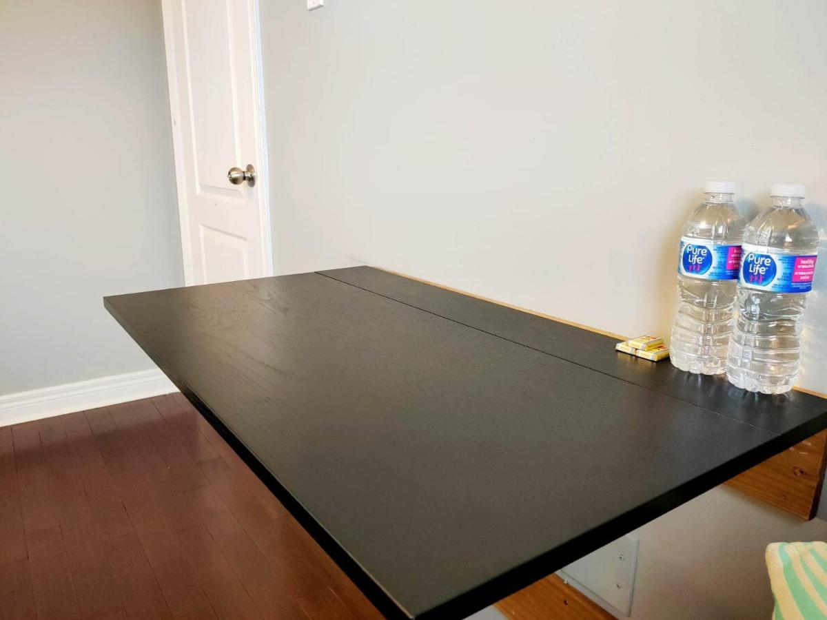 Affordable Room With Free Parking In Newmarket On Esterno foto