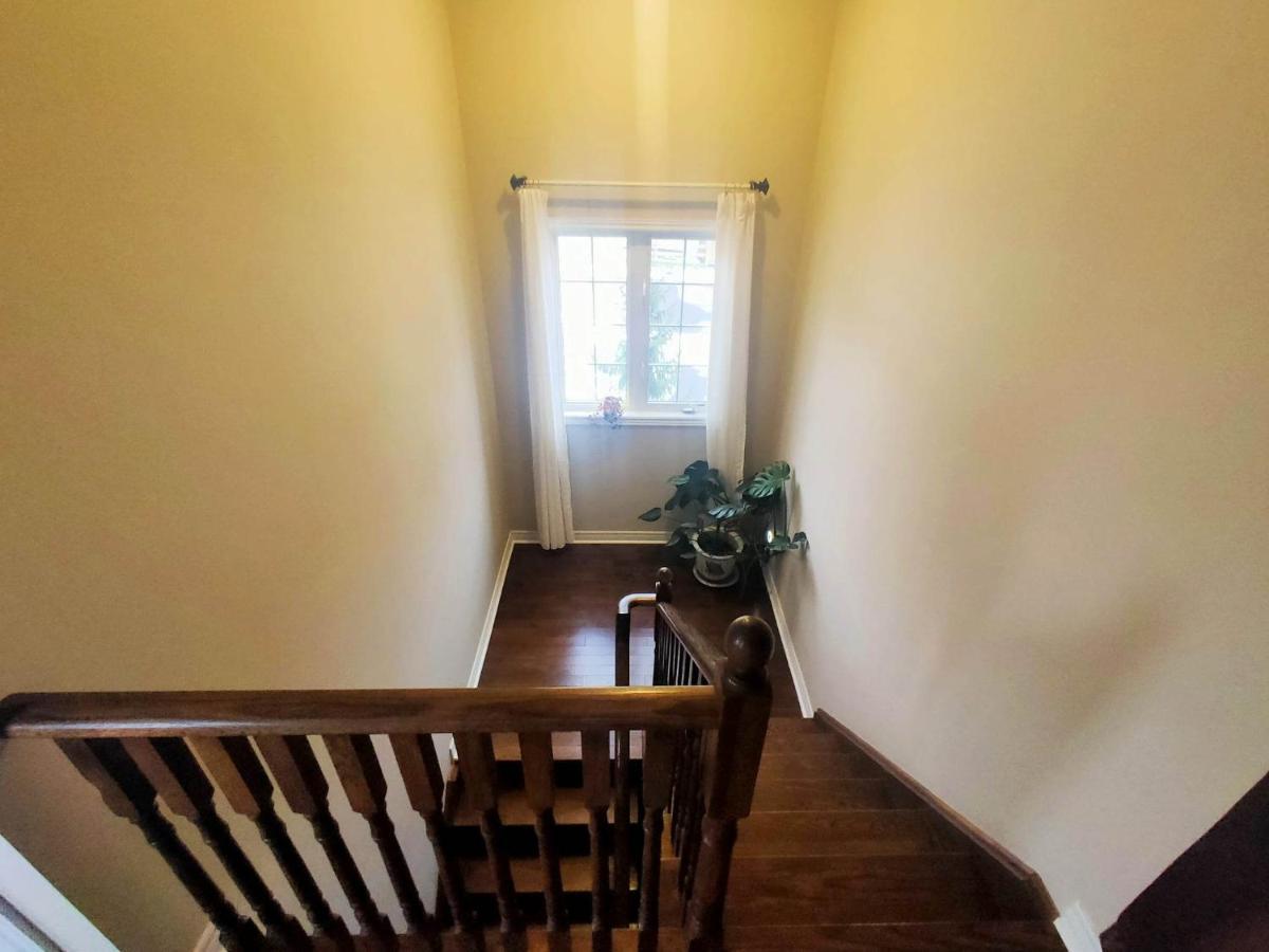 Affordable Room With Free Parking In Newmarket On Esterno foto