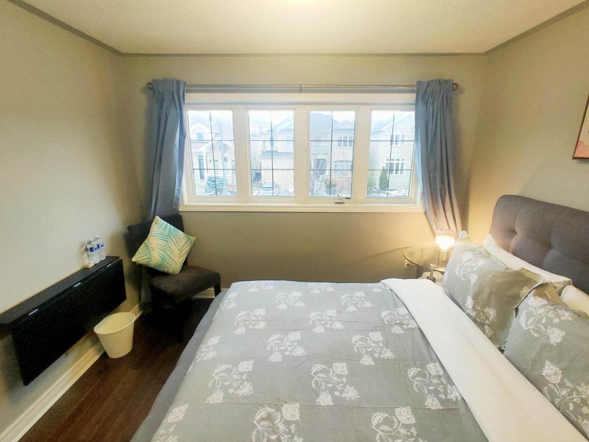 Affordable Room With Free Parking In Newmarket On Esterno foto