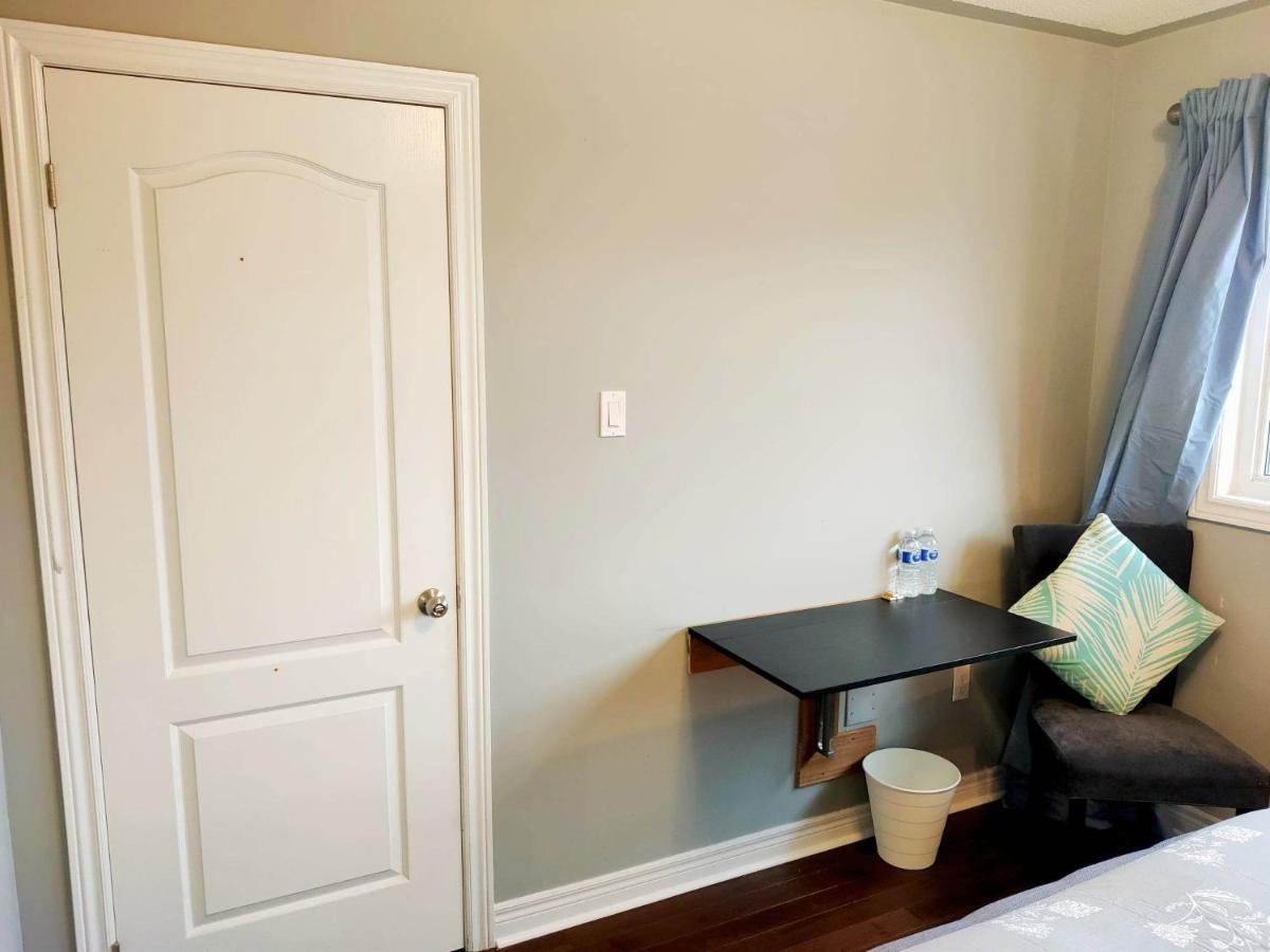 Affordable Room With Free Parking In Newmarket On Esterno foto