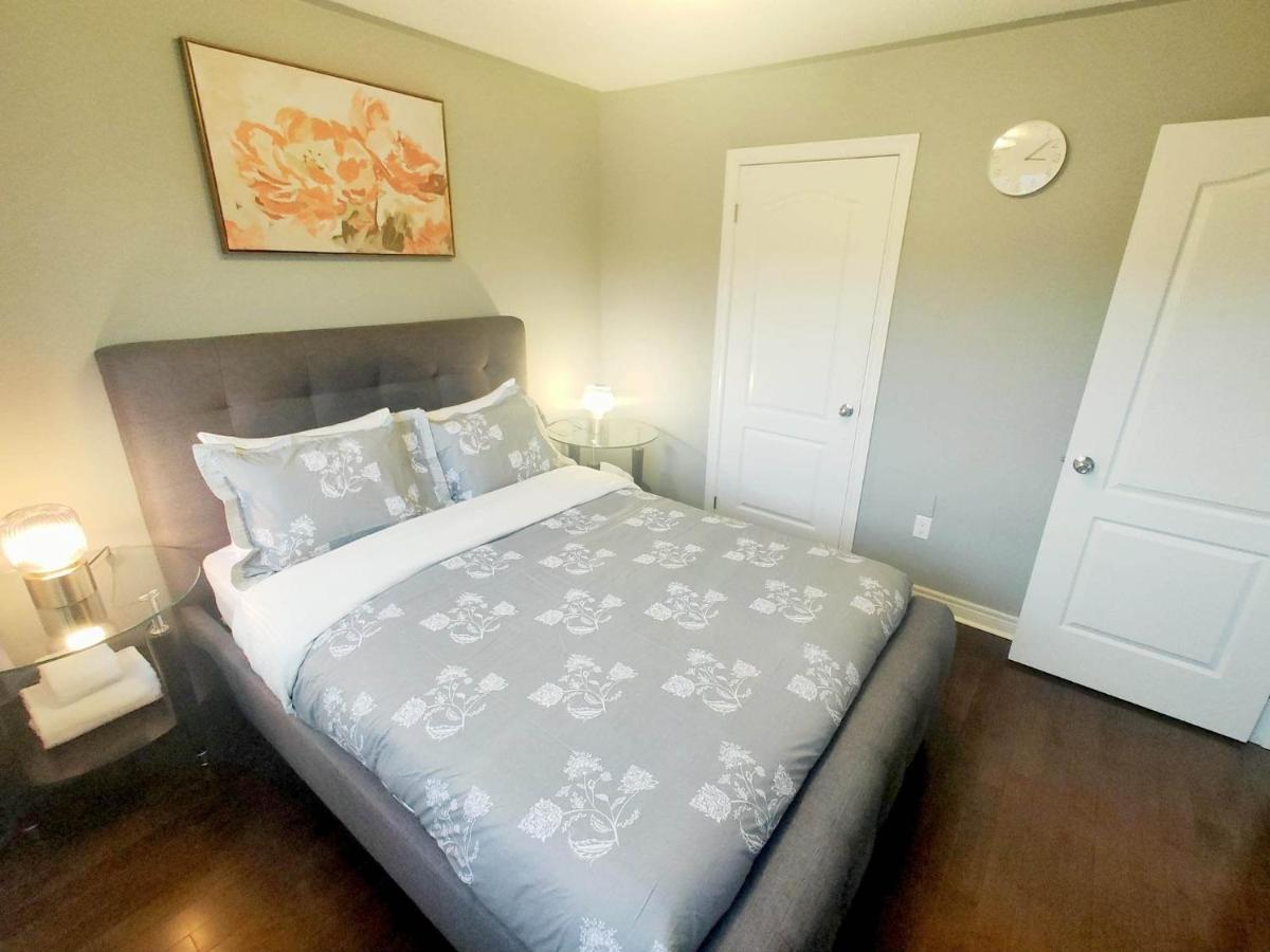 Affordable Room With Free Parking In Newmarket On Esterno foto