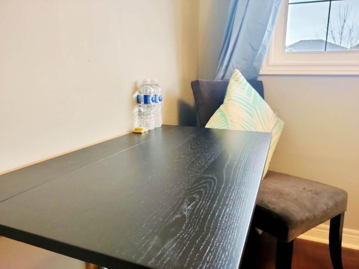 Affordable Room With Free Parking In Newmarket On Esterno foto