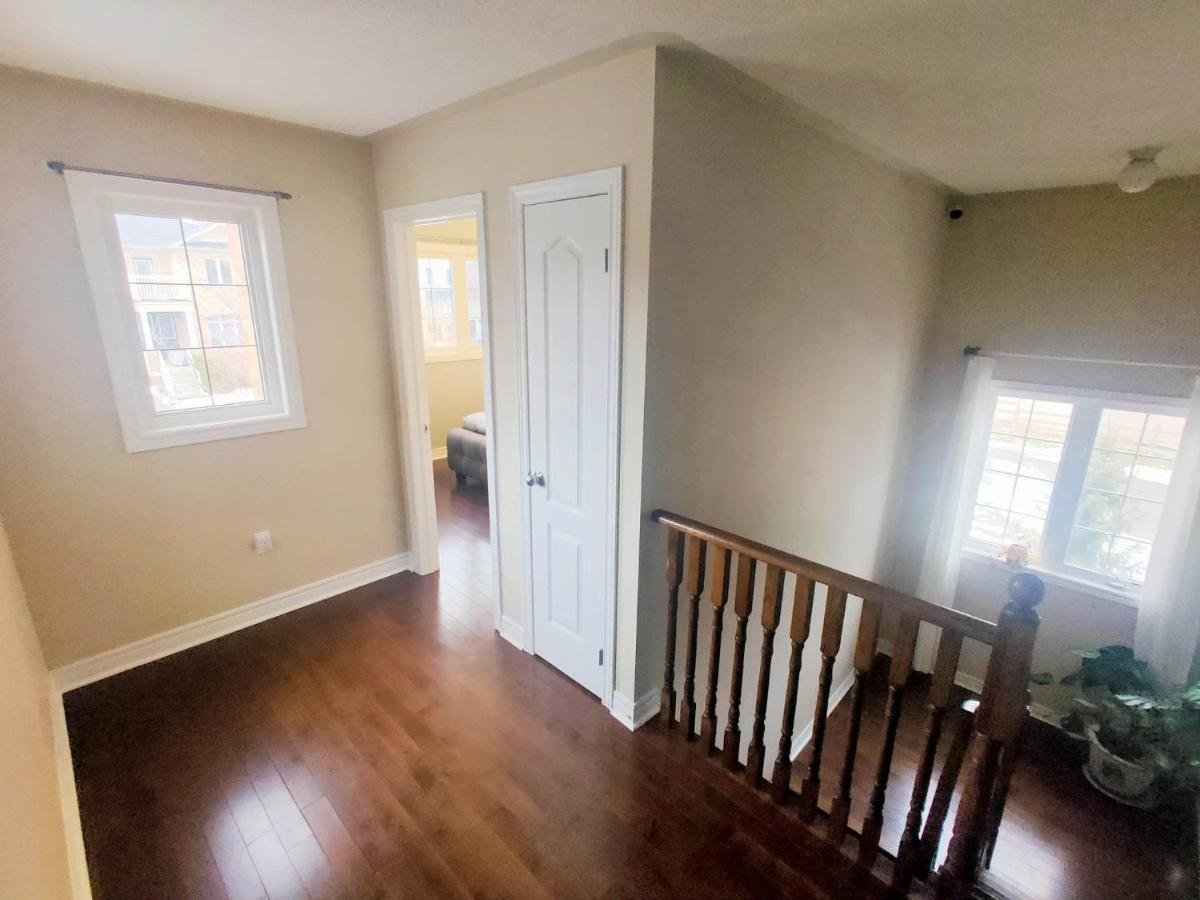 Affordable Room With Free Parking In Newmarket On Esterno foto