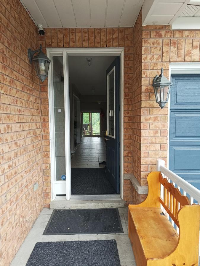 Affordable Room With Free Parking In Newmarket On Esterno foto