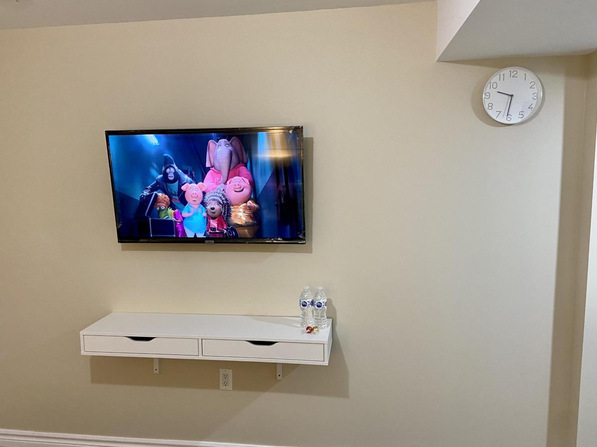 Affordable Room With Free Parking In Newmarket On Esterno foto