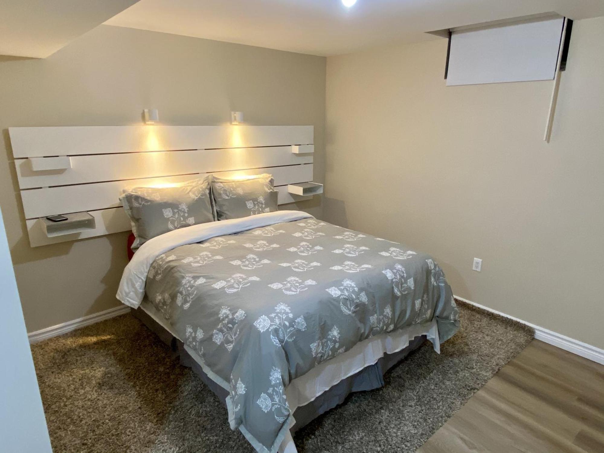 Affordable Room With Free Parking In Newmarket On Esterno foto